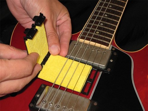 Cleaning guitar strings on sale with wd40