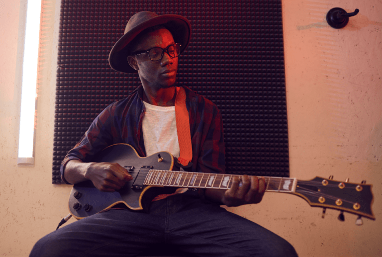 Best Gypsy Jazz Guitars How to Pick the Right One? GuitarSpace