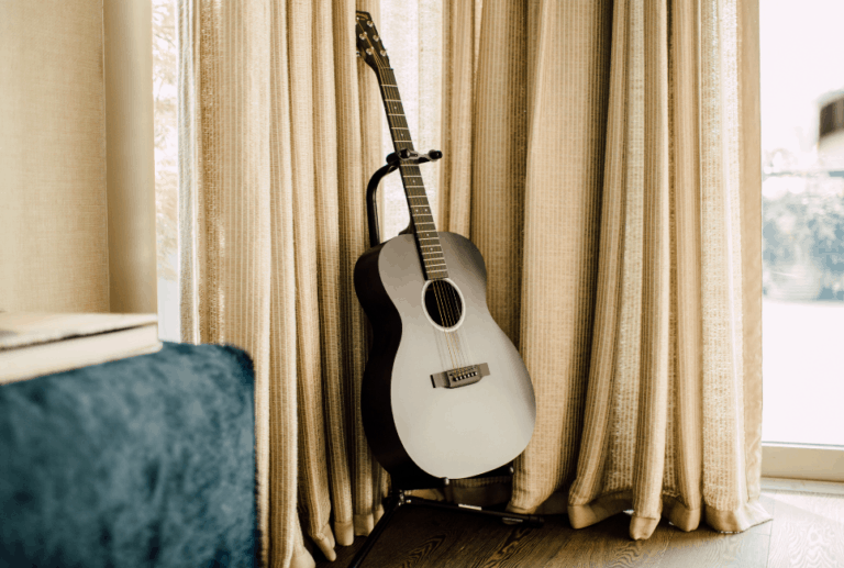 Hercules Guitar Stand Review Is it a Good Buy? Guitar Space