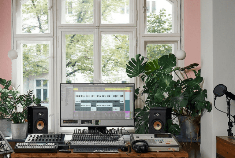 Logic Pro vs Ableton Which is The Better DAW? Guitar Space