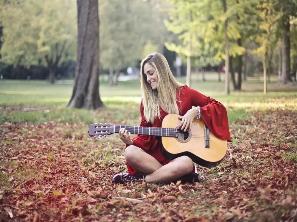 left handed guitar girl playing